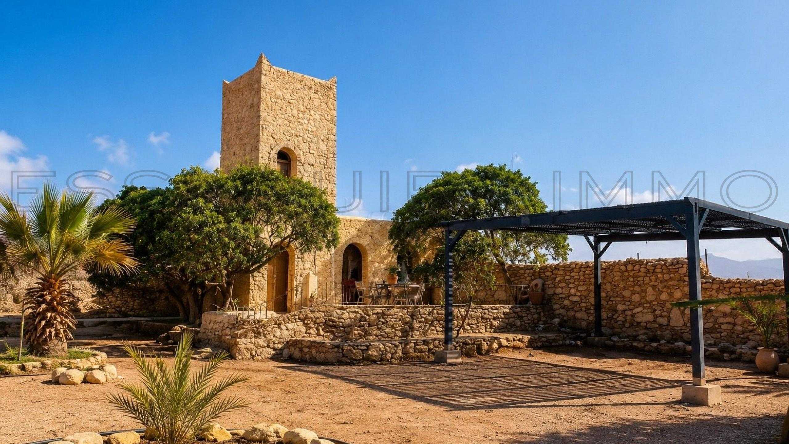 villa avec 5 chambres et 4 salles de bain