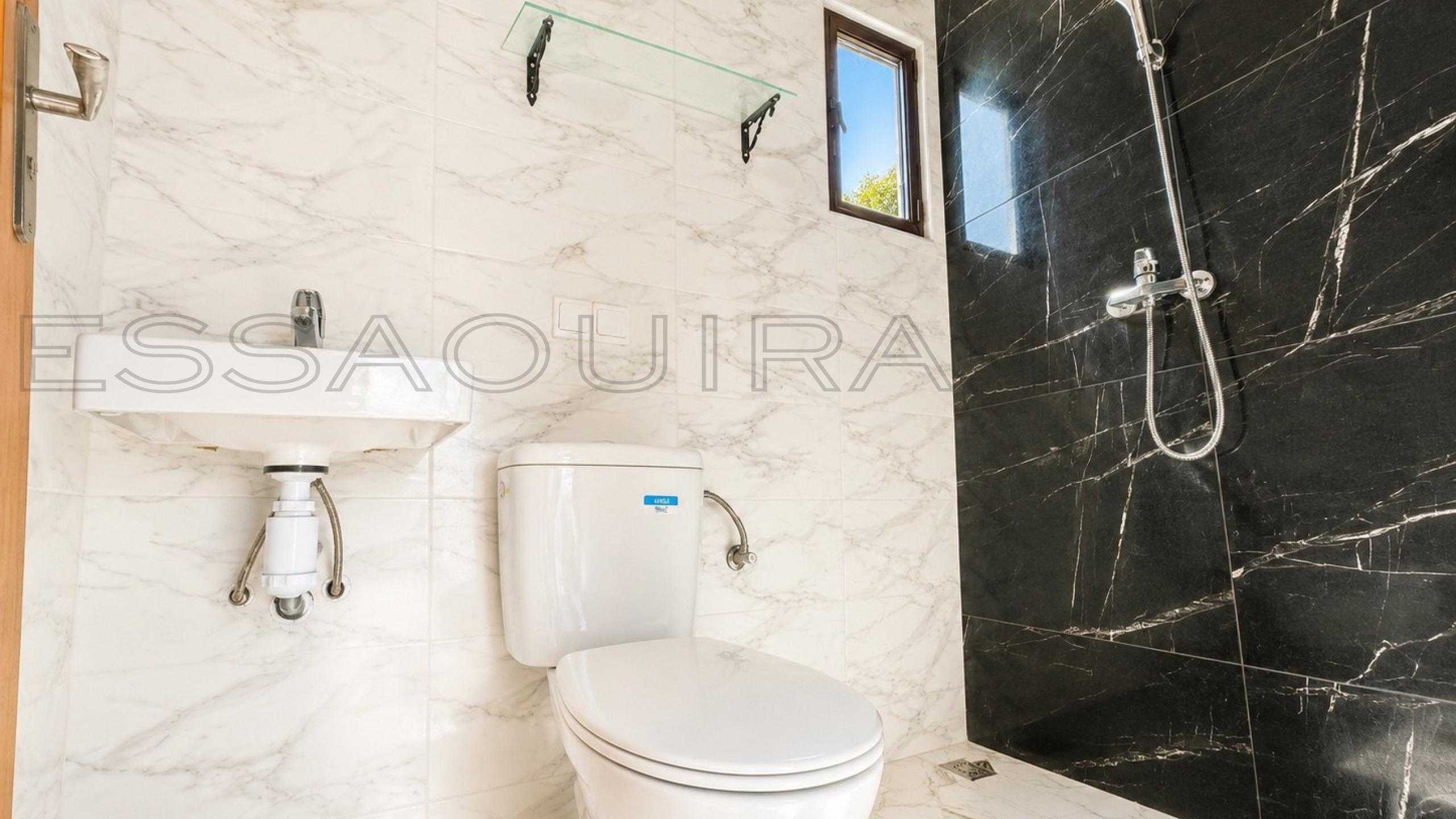 villa avec 3 chambres et 4 salles de bain
