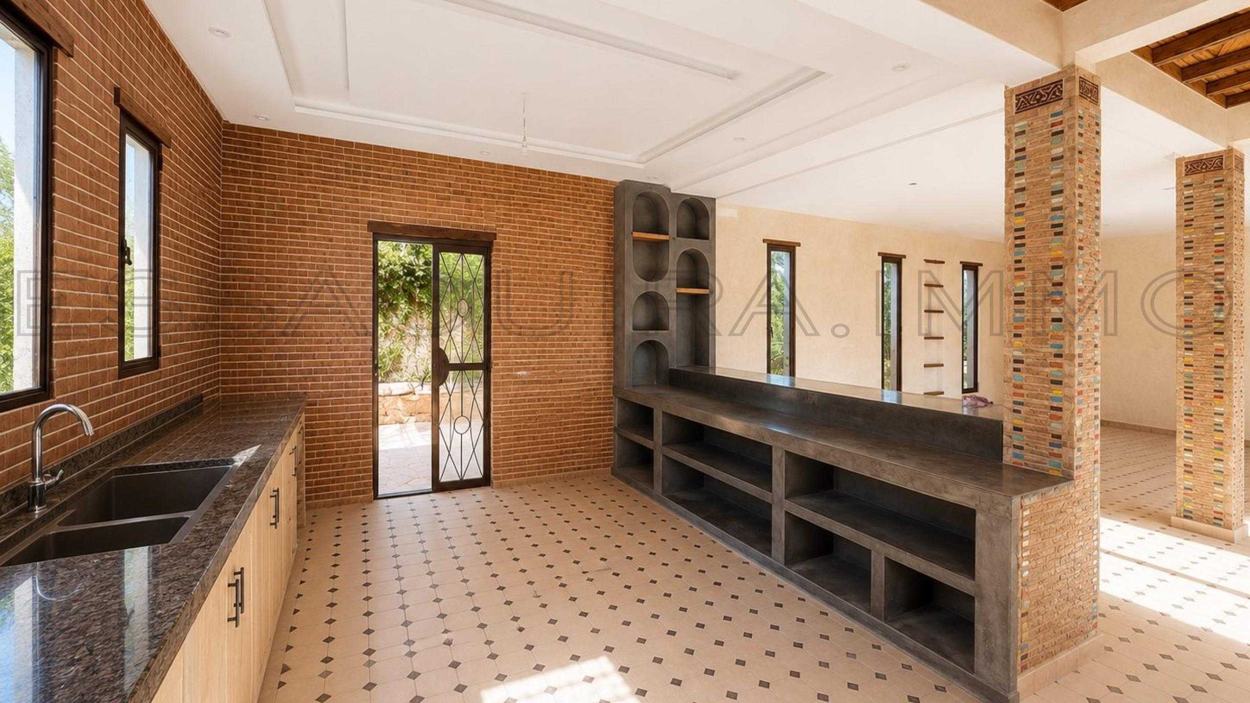 villa de 240 m&sup2; sur un terrain de 1,000 m&sup2;