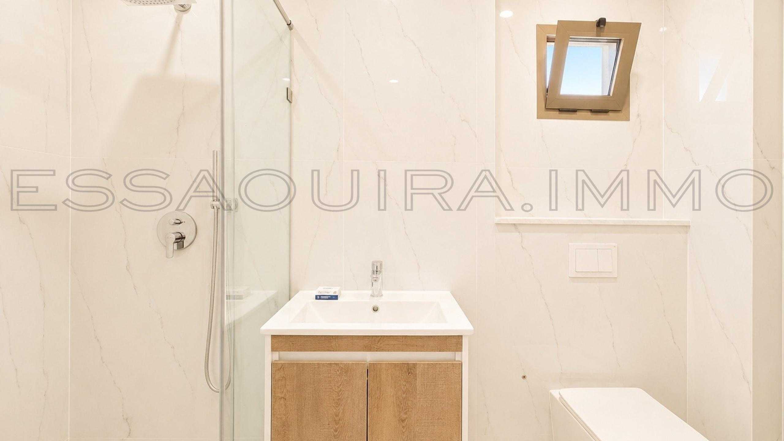 appartement avec 2 chambres et 2 salles de bain