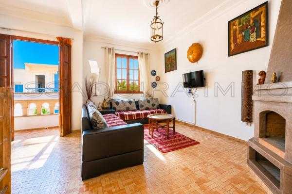 Appartement avec balcon et vue mer – À 50 mètres de la plage