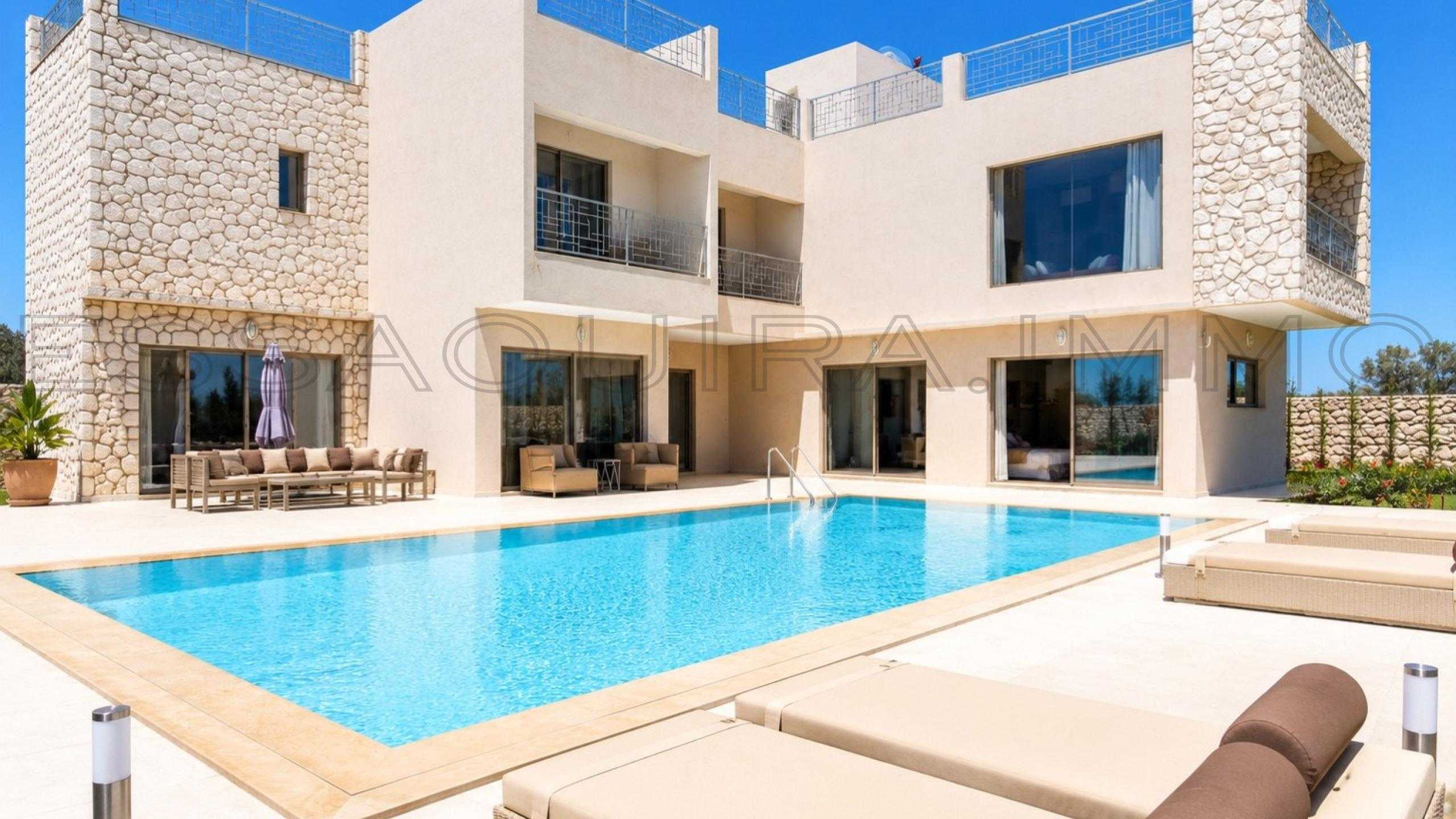 villa à 445 000€