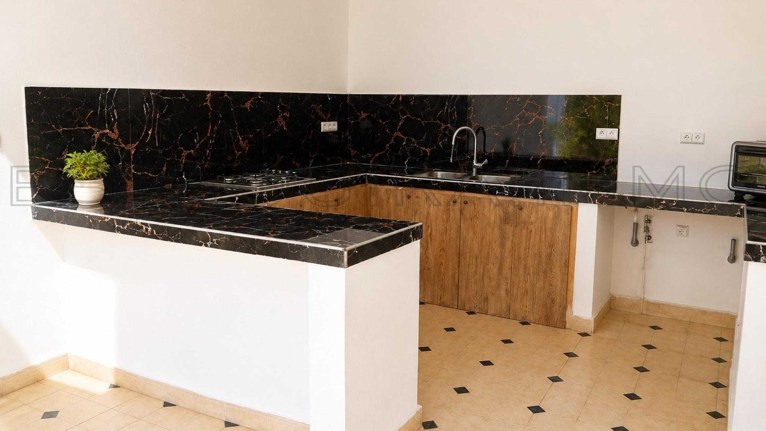 maison avec 2 chambres et 2 salles de bain