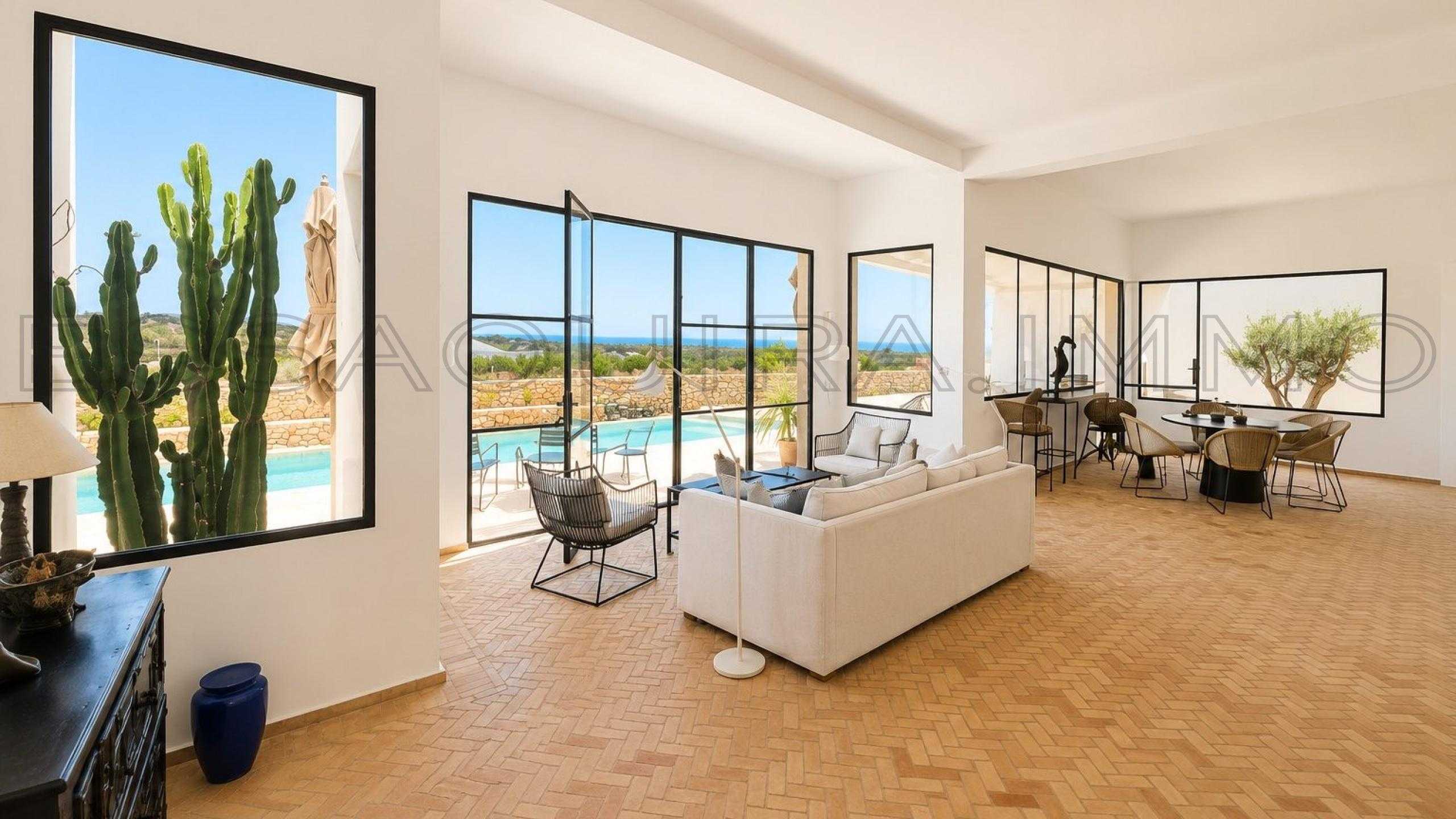 villa de 180 m&sup2; sur un terrain de 1,080 m&sup2;
