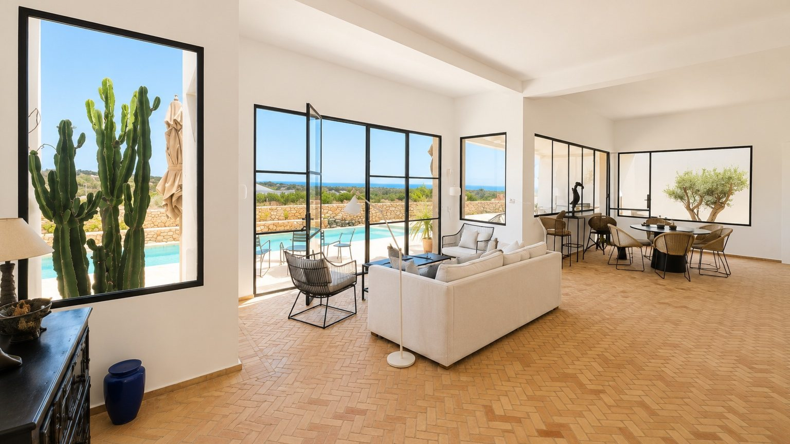villa de 180 m&sup2; sur un terrain de 1,080 m&sup2;
