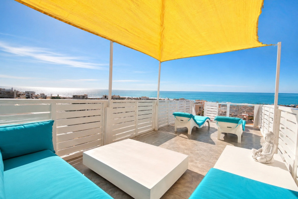 Riad d’Exception avec Terrasse Panoramique sur l’Océan – Médina 