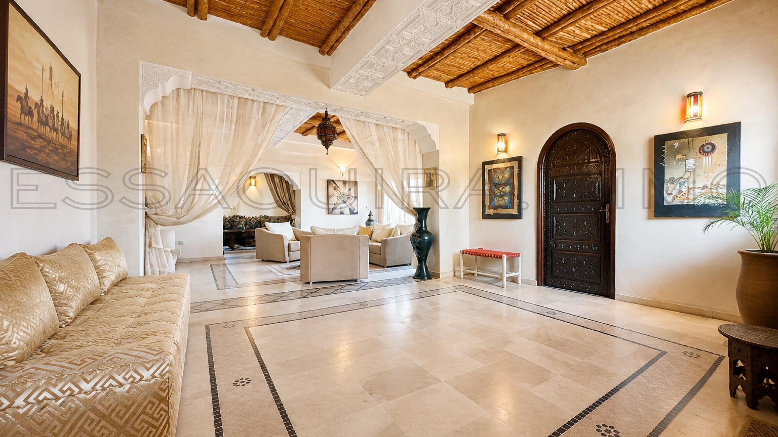 villa avec 4 chambres et 4 salles de bain