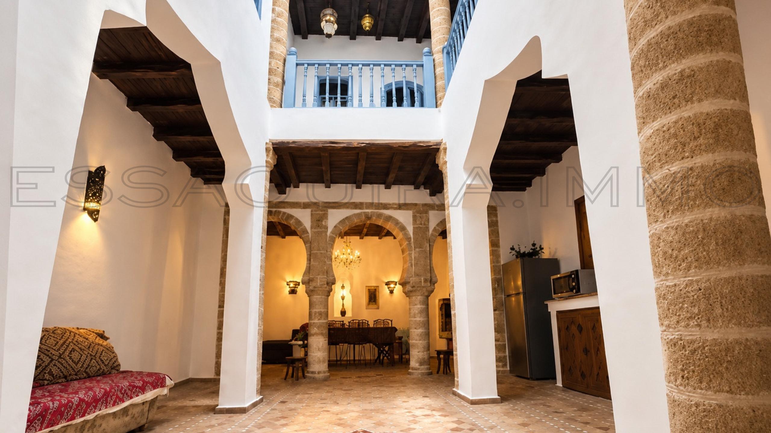 riad avec 5 chambres et 5 salles de bain