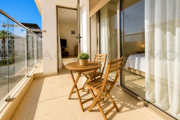 Élégant Appartement en Résidence Sécurisée - Balcon et Cour Privatifs
