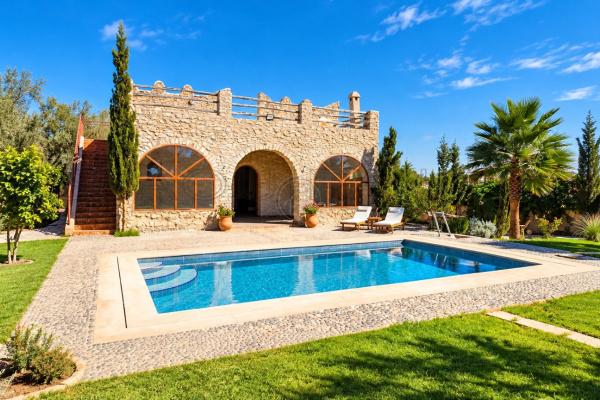 Villa traditionnelle en pierre de plain-pied 