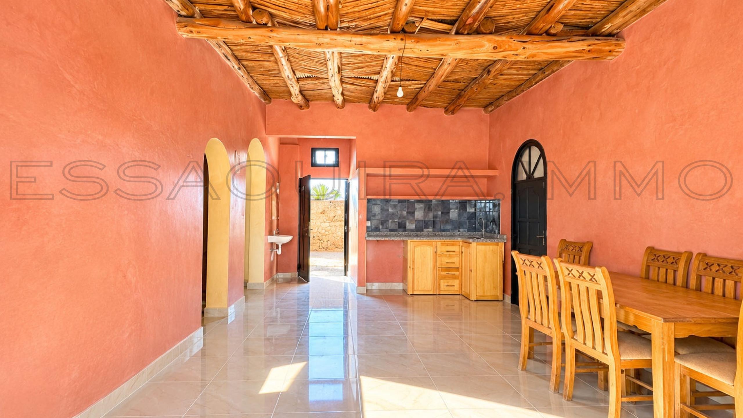 maison avec 2 chambres et 1 salle de bain