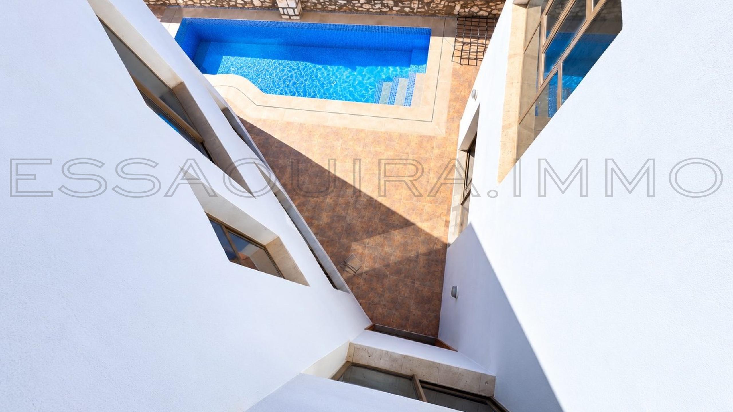 villa avec terrasse
