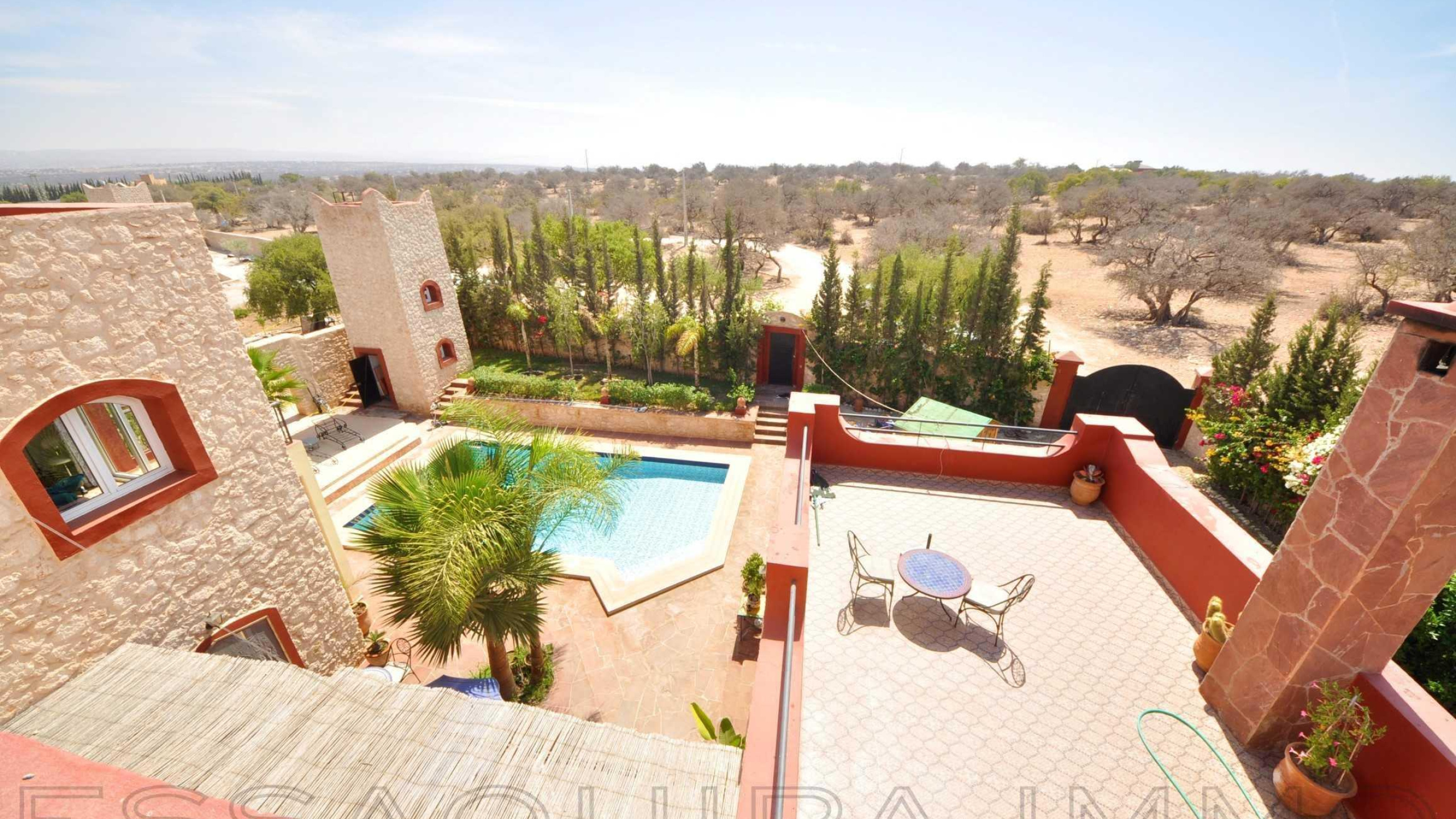 villa avec 4 chambres et 4 salles de bain