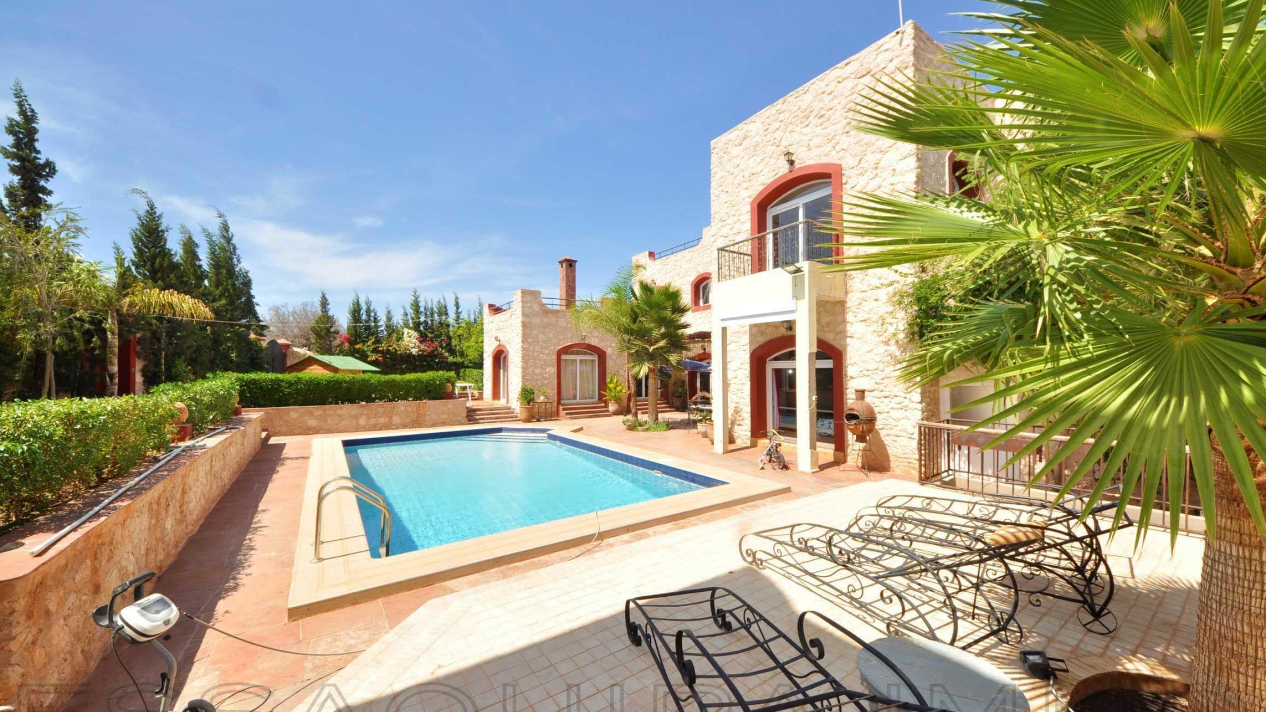 villa avec 4 chambres et 4 salles de bain
