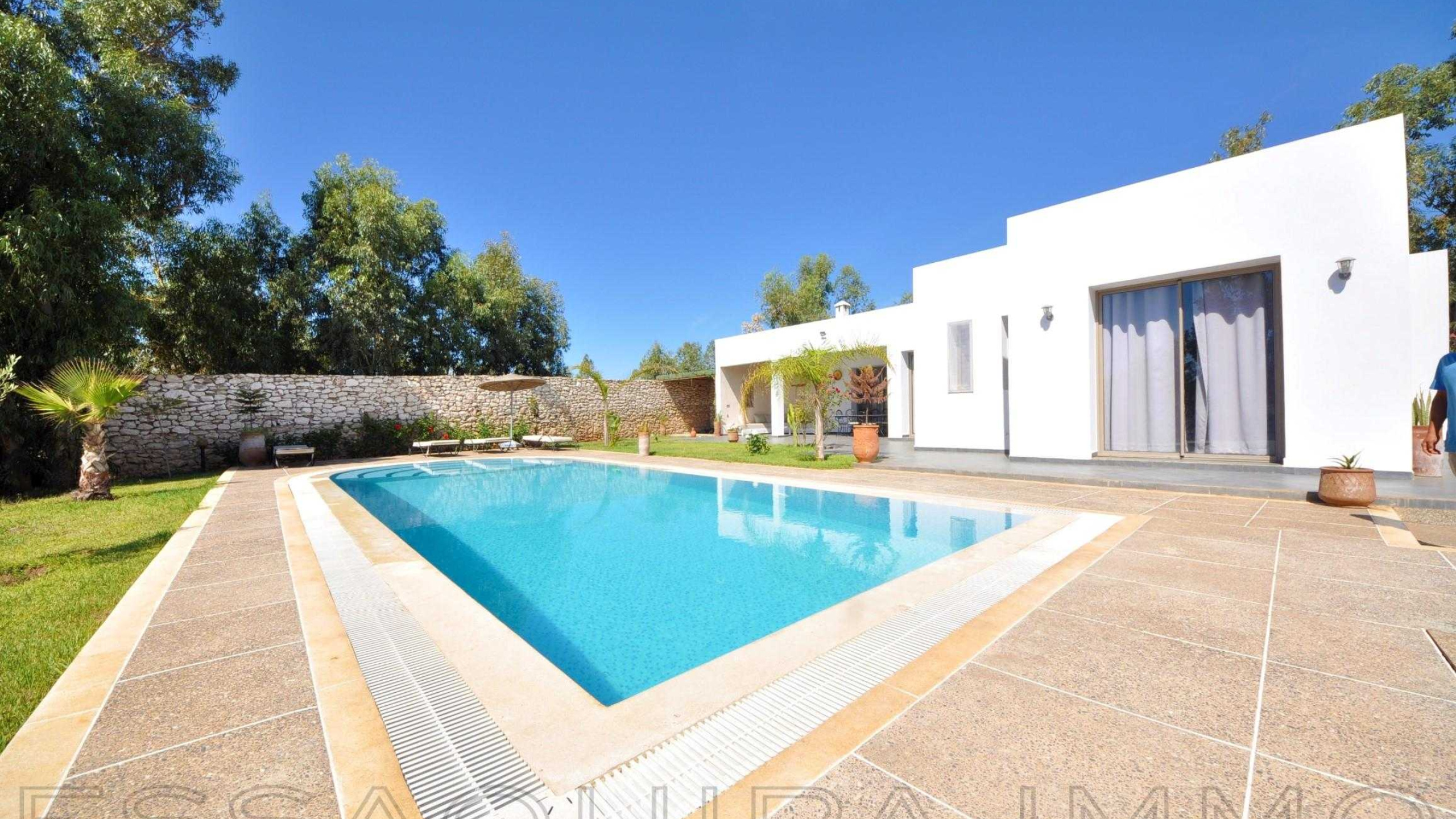 villa avec 4 chambres et 4 salles de bain