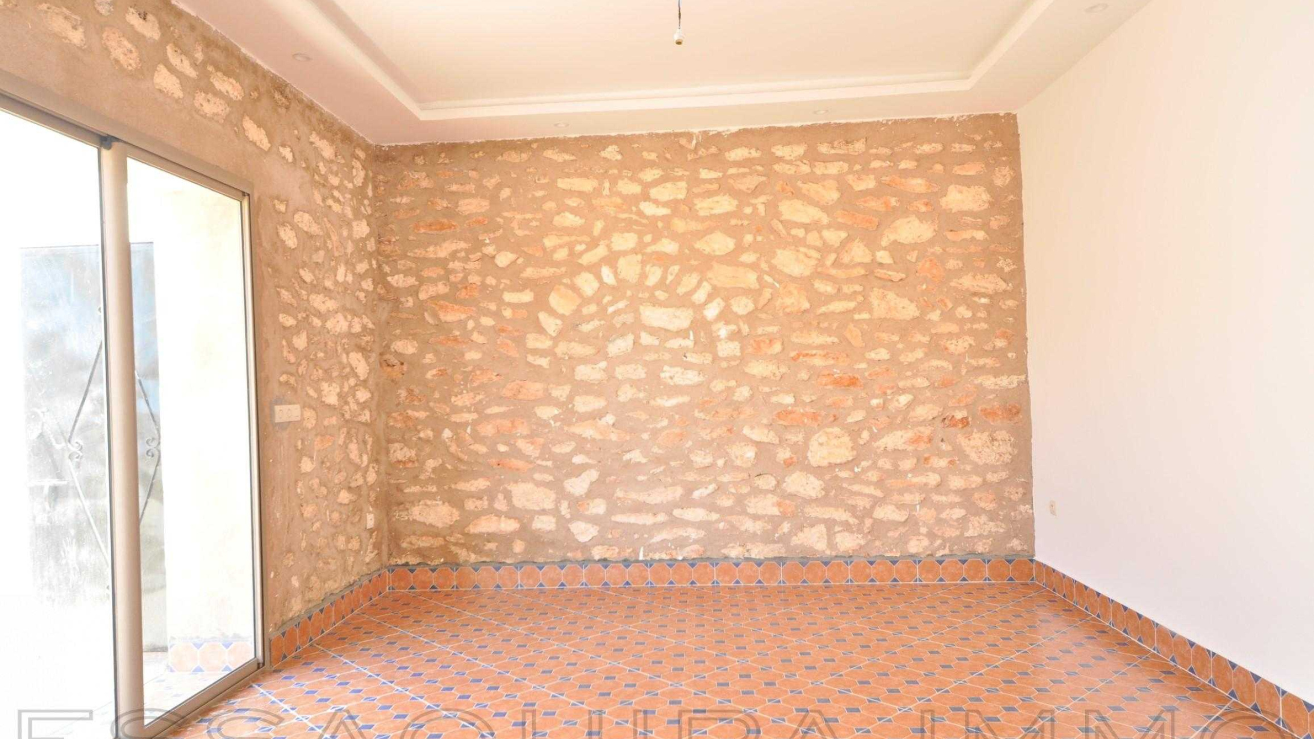 maison avec 2 chambres et 1 salle de bain