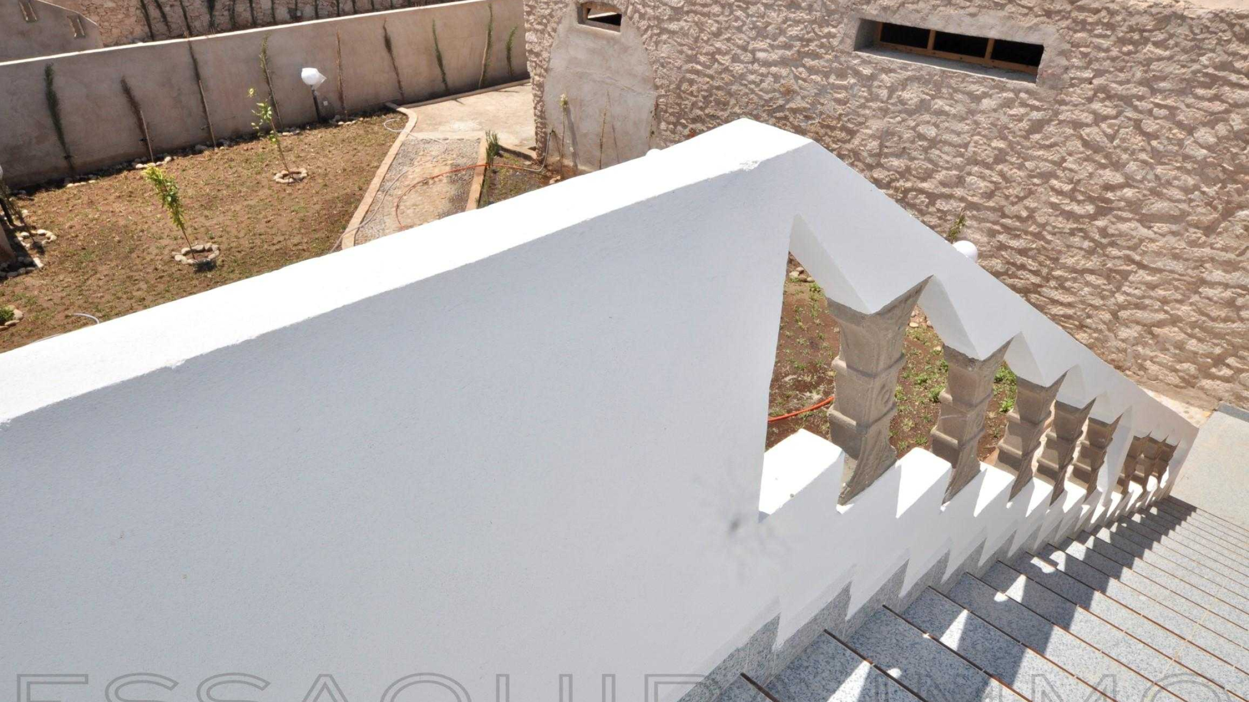 maison avec 2 chambres et 1 salle de bain