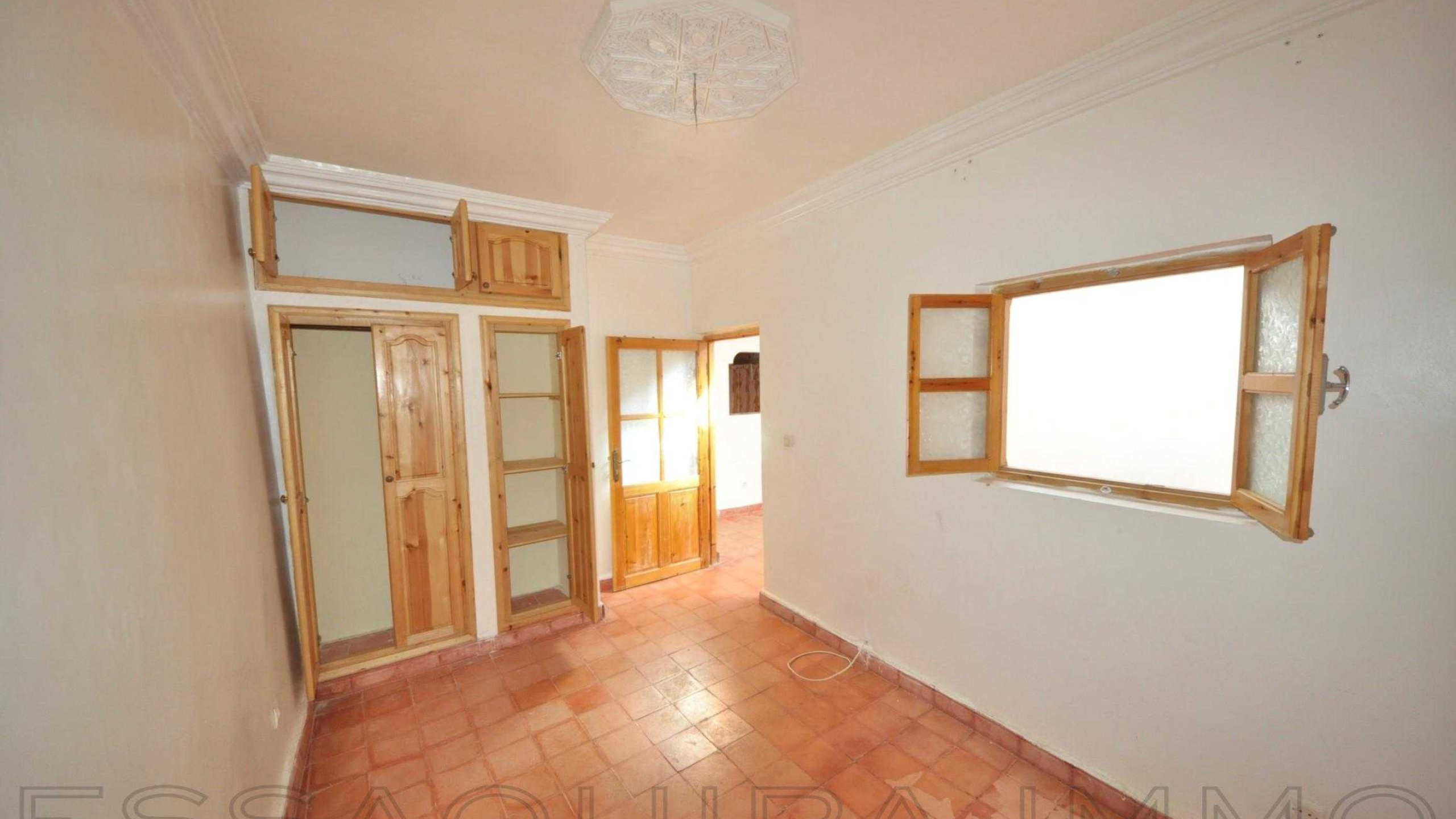 maison avec 2 chambres et 1 salle de bain