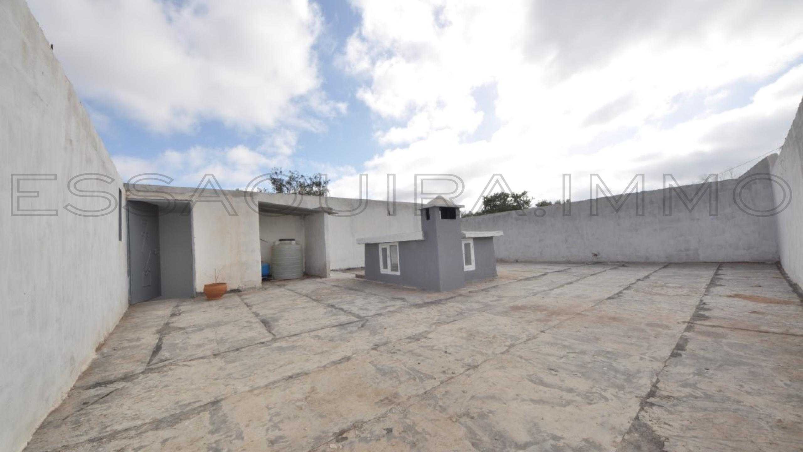 maison avec 3 chambres et 2 salles de bain