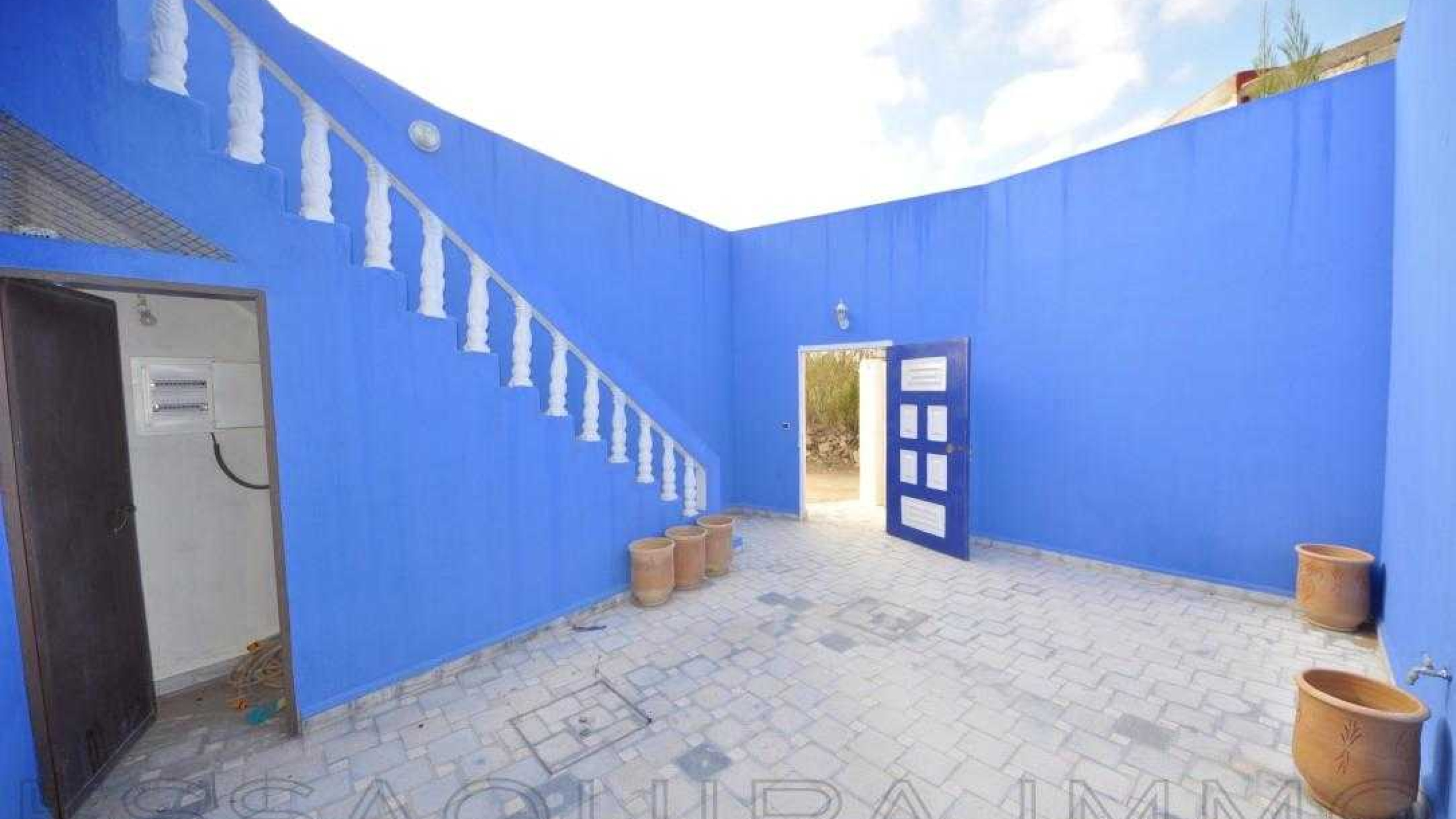 maison avec 2 chambres et 1 salle de bain