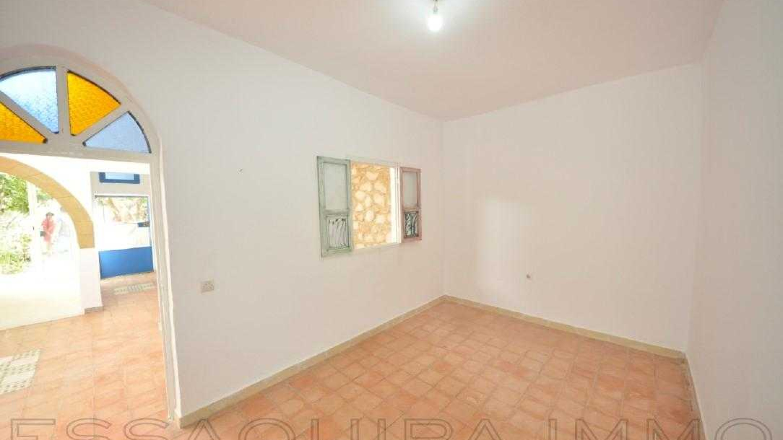 maison avec 2 chambres et 1 salle de bain