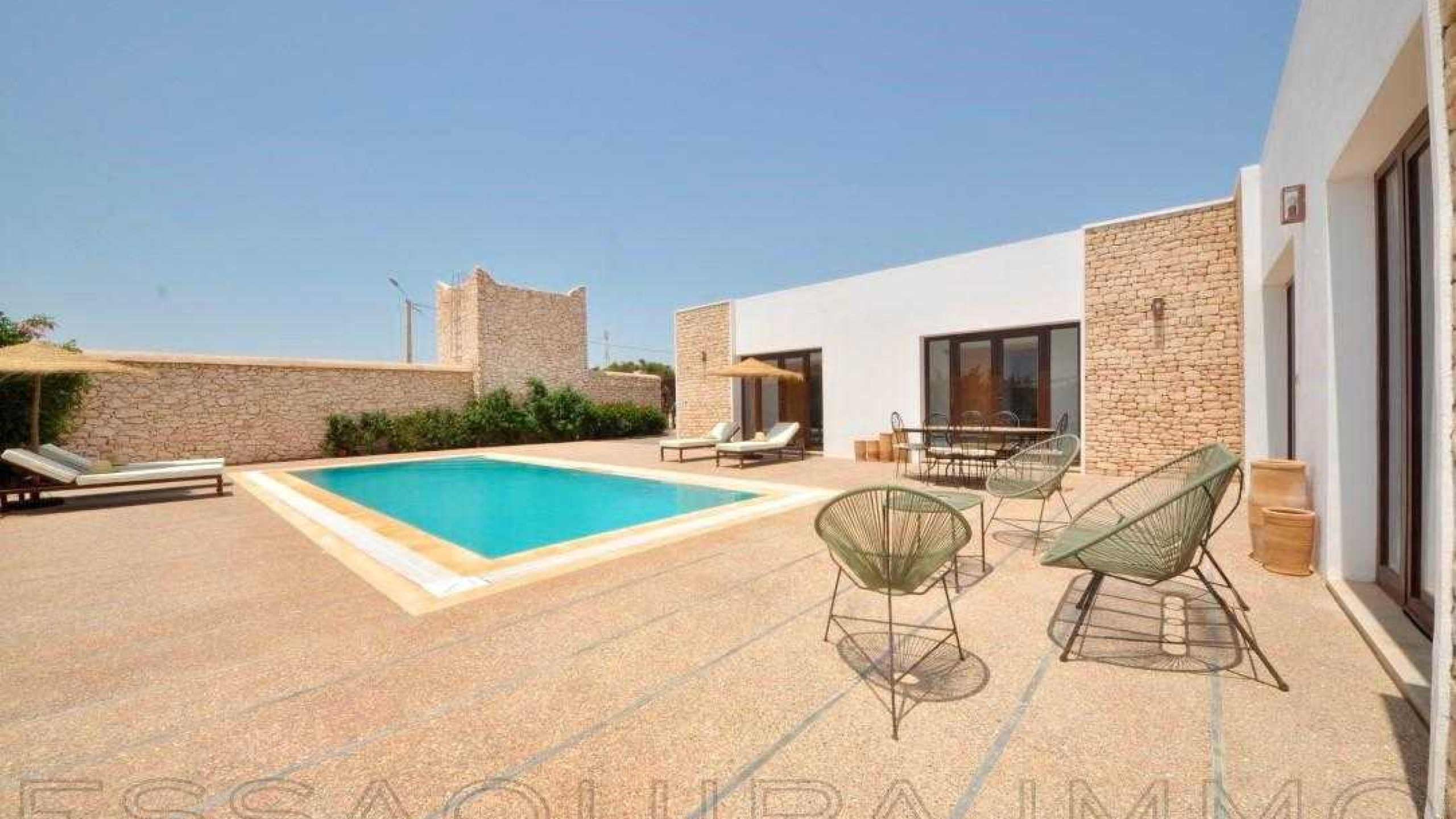villa avec 3 chambres et 3 salles de bain