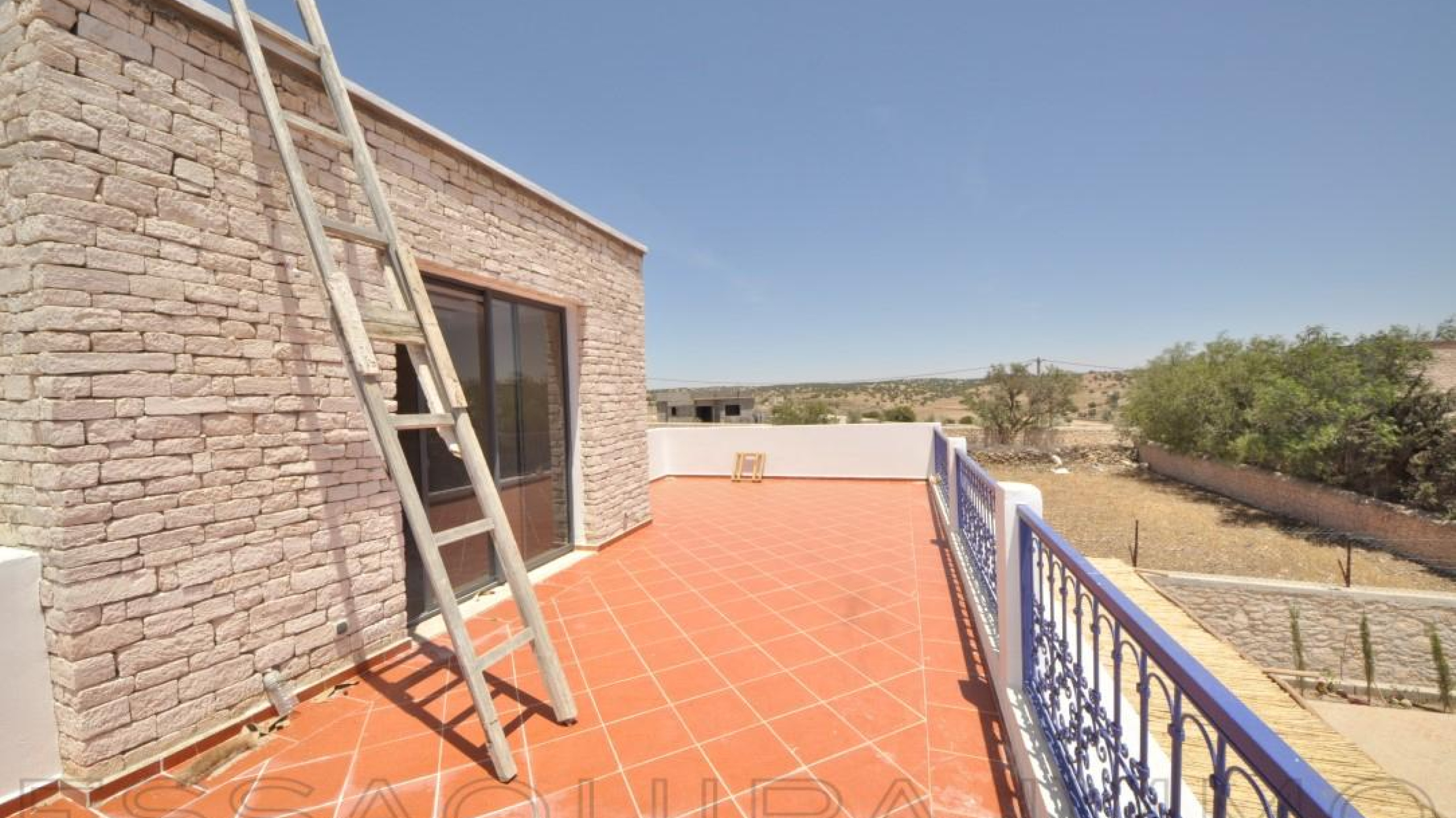 villa de 280 m² sur un terrain de 2,000 m²