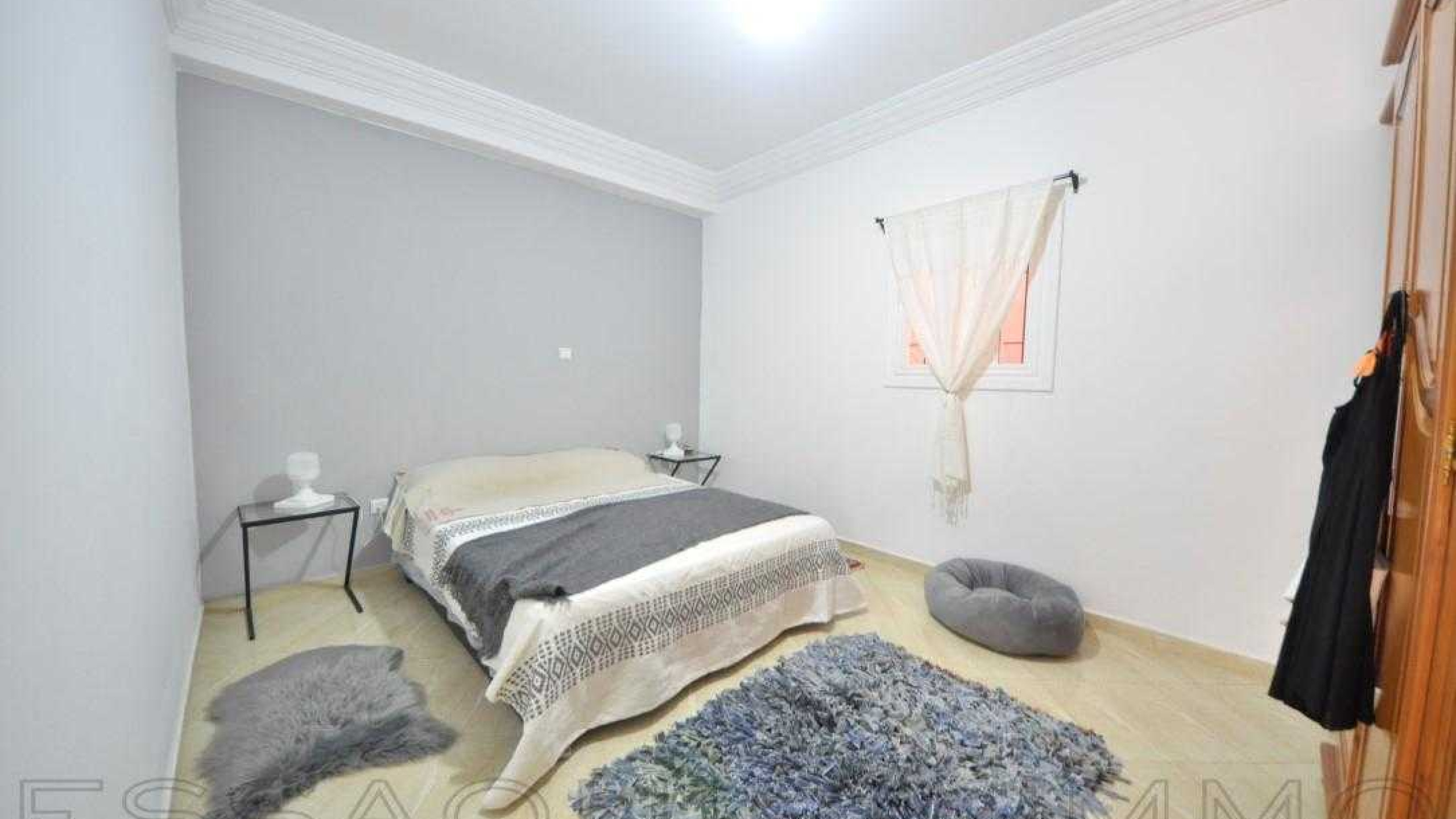 maison avec 2 chambres et 1 salle de bain