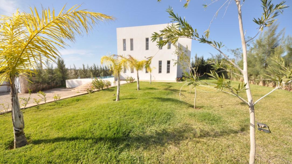 villa de 340 m² sur un terrain de 1,300 m²