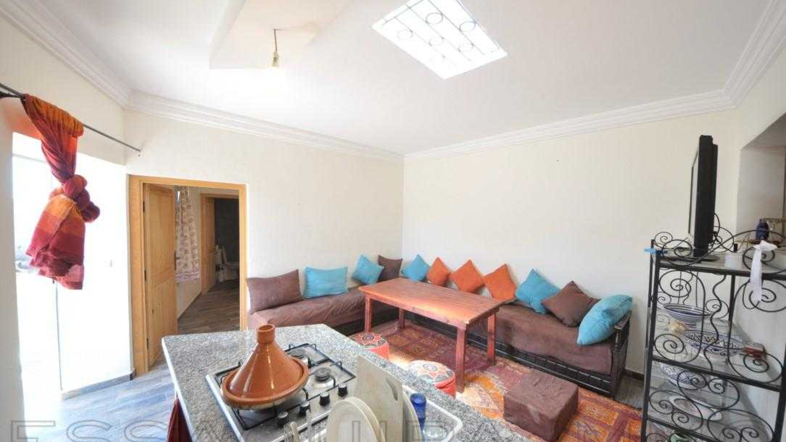 maison avec 2 chambres et 1 salle de bain